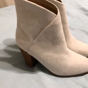 Joe’s Jeans cream suede booties